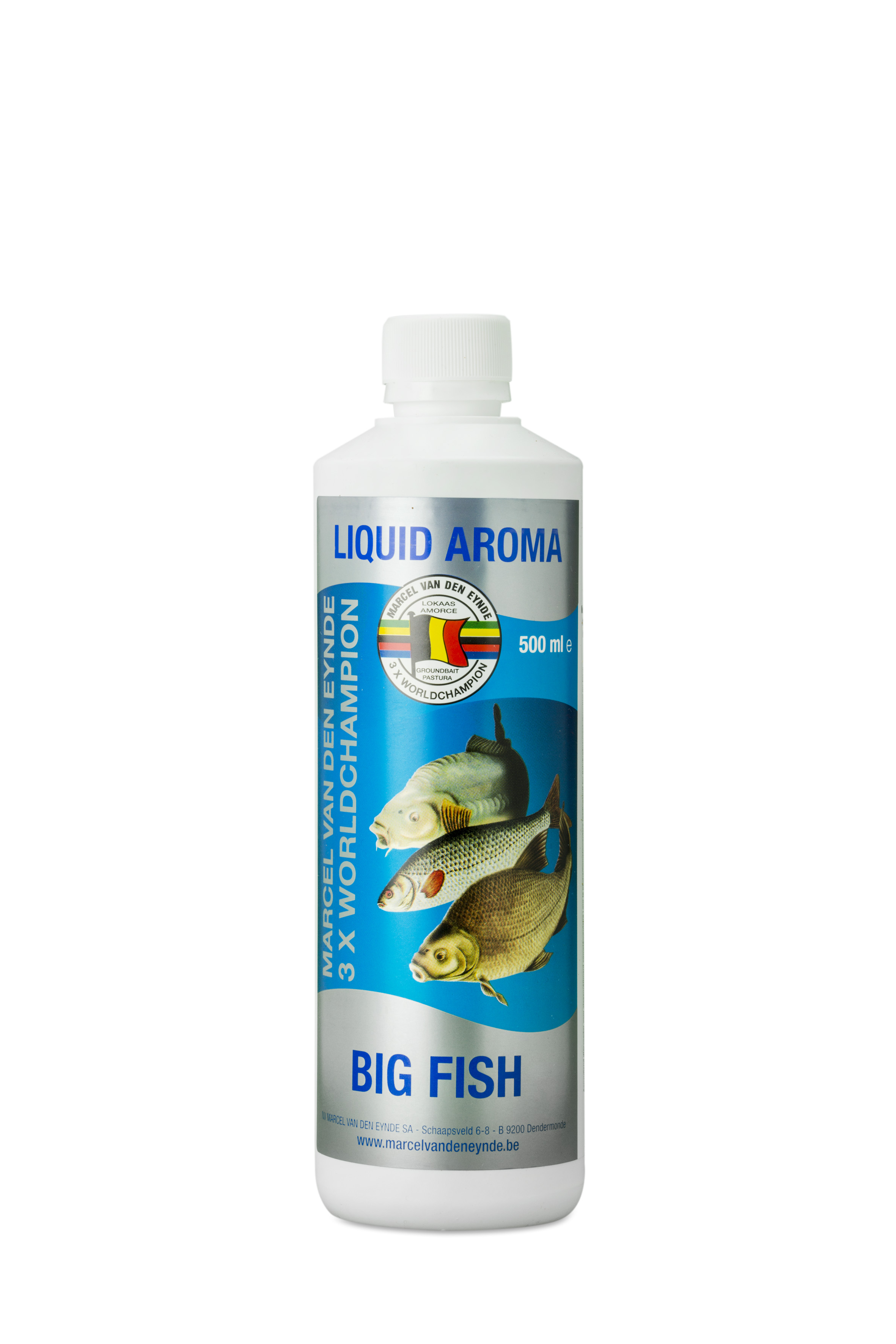 VDE Liquid Aroma Big Fish 500 ml - Tečna aroma Big Fish je prava sveobuhvatna aroma koju možete koristiti u svakom trenutku. Miris našeg tekućeg okusa je intenzivna aroma karamele i može se koristiti tijekom cijele godine. Proizvod se može koristiti na različitim vodama i različitim disciplinama. U mješavini mamaca: prednost tekuće arome je u tome što svoju aromu oslobađa u vodi mnogo brže od arome praha, tako da možete brže privući ribu na mjesto za ribolov. Aroma u prahu treba neko vrijeme da svoju aromu u potpunosti preda mamcu (zbog toga uvijek može proći neko vrijeme prije nego što riba dobije na licu mjesta). Dodajte tečnu aromu u svoju vodu kojom želite da navlažite svoju mješavinu ili dodajte dobru kolicinu svojoj mješavini. Preporučena doza je 50 do 100 ml po kilogramu mamca (bez gline). Čestice i kus-kus: ako koristite mešavinu čestica, možemo vam dati savet da dodate malu količinu tečne arome melase i tečne arome Big Fish, za ekstra moćan efekat. Imajte na umu da je melasa slatka i daje dodatnu ljepljivost. Možete se poigrati koliko jako želite da vaš recept miriše. Za kastere i crve: samo dodajte malu količinu na njih 30 minuta prije ribolova. Cijena: 12.5 BAM